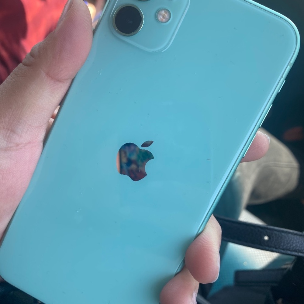 iPhone 11 - Picture 3 of 3